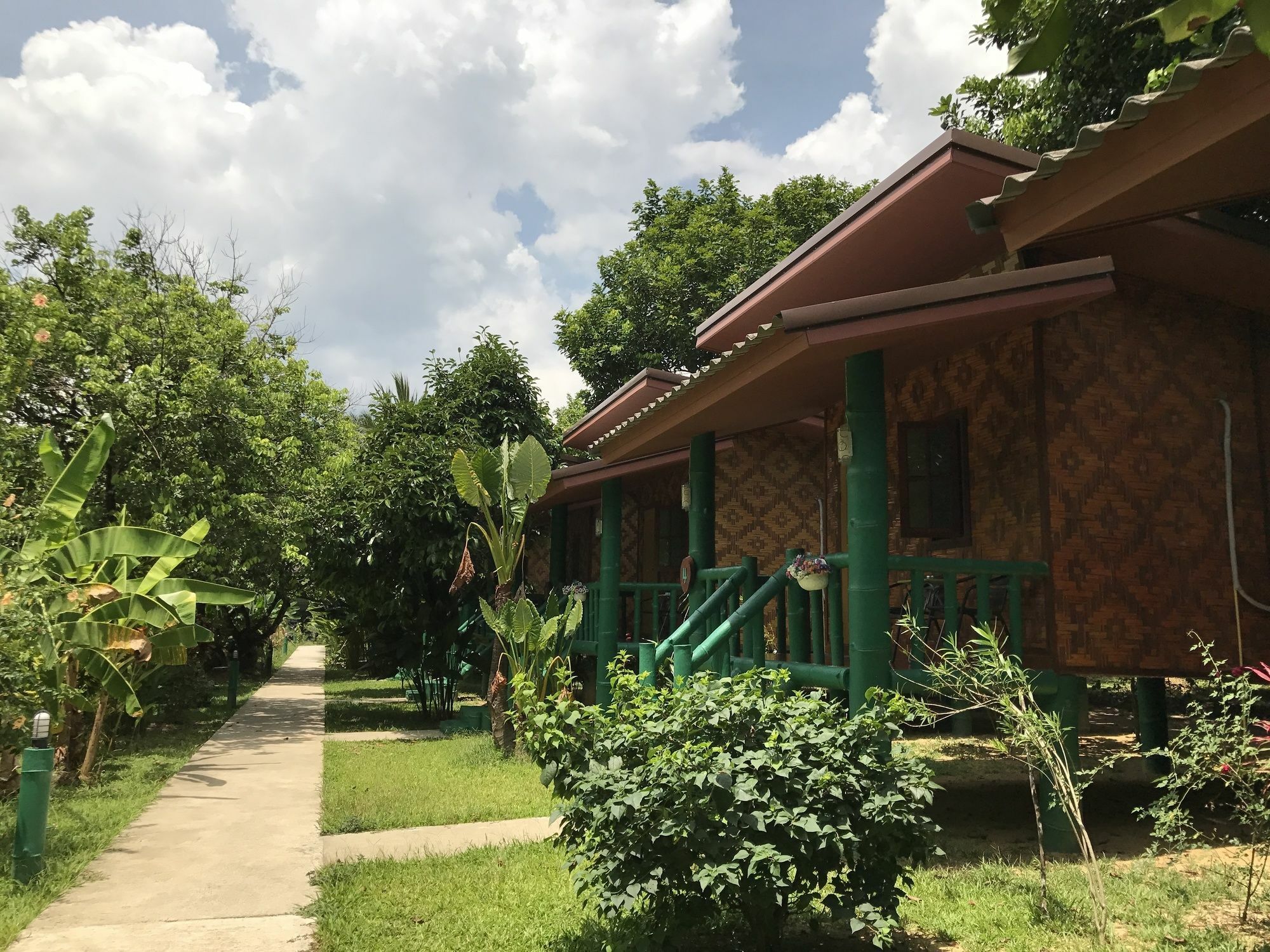 The Royal Bamboo Lodges - Sha Certified Khao Sok National Park Dış mekan fotoğraf